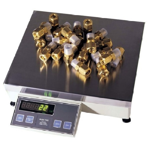 Omega CS7500-220 Bench Top Weigh Scale for High Weight Capacities