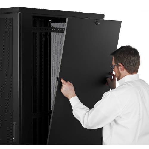 Schneider Electric (APC) AR2400 NetShelter SV 42U 600mm Wide x 1060mm Deep Enclosure